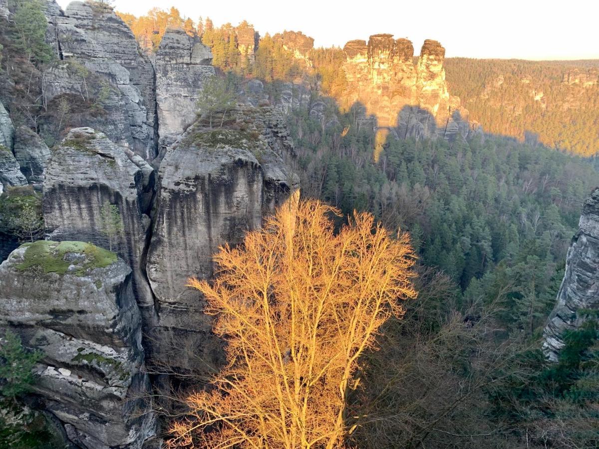 Restaurant und Pension Zur Puppenstube Stolpen Bagian luar foto